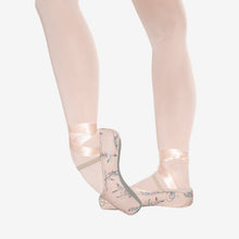 Load image into Gallery viewer, Pointe Shoe Covers - MB-015
